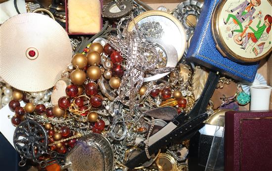 A quantity of assorted mainly costume jewellery.